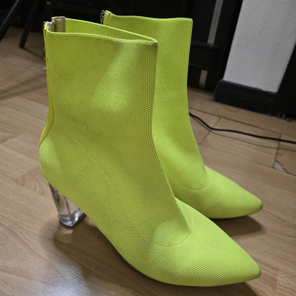 Neon yellow BEAUTIISOLES booties